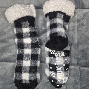 Muk Luks Black and White Plaid Slipper Socks